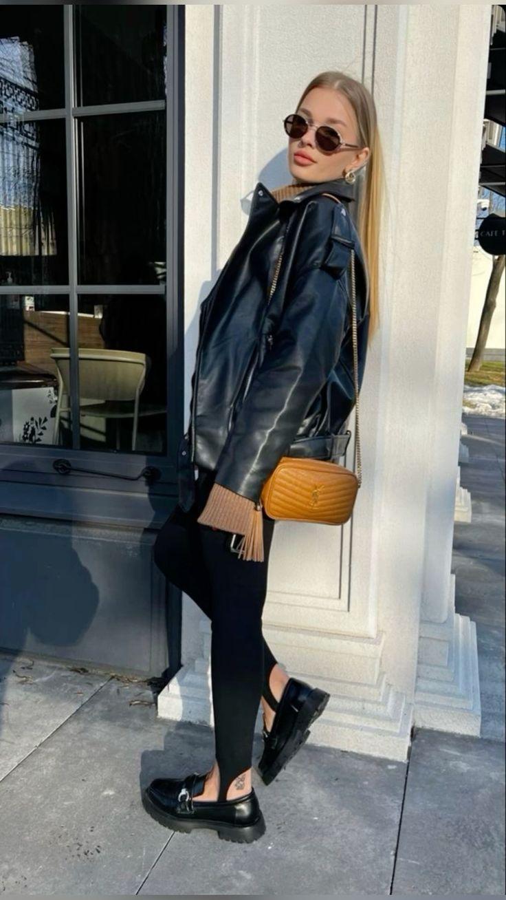 mules-τάσεις-στα-γυναικεία παπούτσια-Φθινόπωρο-Χειμώνας 2024-2025-ιδέες- mules-τάσεις-στα-γυναικεία παπούτσια-Φθινόπωρο-Χειμώνας 2024-2025-ιδέες-