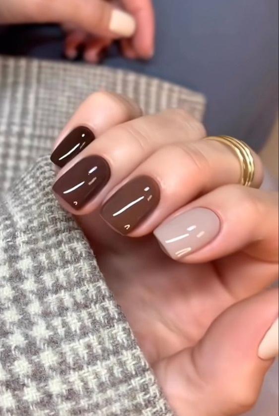 καφέ-και-μπεζ-τετράγωνα-μικρά νύχια-ιδέες- καφέ-και-μπεζ-τετράγωνα-μικρά νύχια-ιδέες-