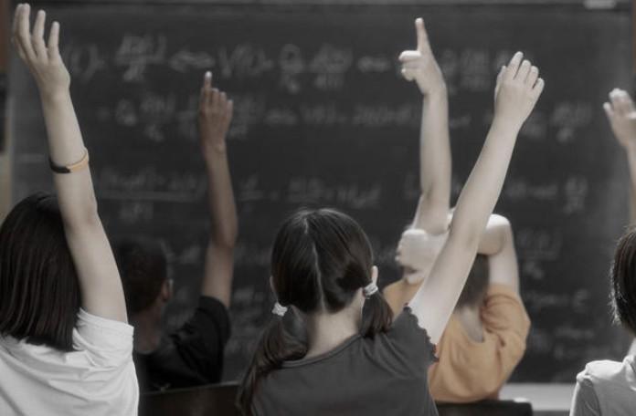 η-δασκάλα-του-παιδιού-είναι-ξινή- η-δασκάλα-του-παιδιού-είναι-ξινή-