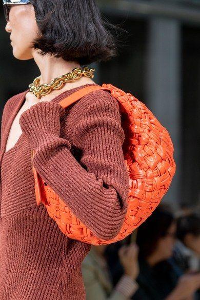 τσάντες-με-στρογγυλό λουρί-τάσεις-στις-τσάντες-και-στα-τσαντάκια-Φθινόπωρο-Χειμώνας 2024-2025-ιδέες- τσάντες-με-στρογγυλό λουρί-τάσεις-στις-τσάντες-και-στα-τσαντάκια-Φθινόπωρο-Χειμώνας 2024-2025-ιδέες-