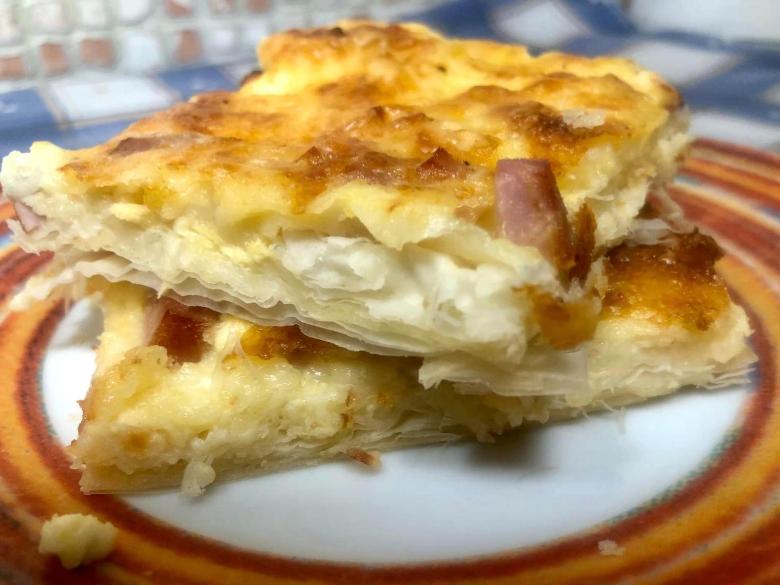 Γρήγορη τραγανή ζαμπονοτυρόπιτα