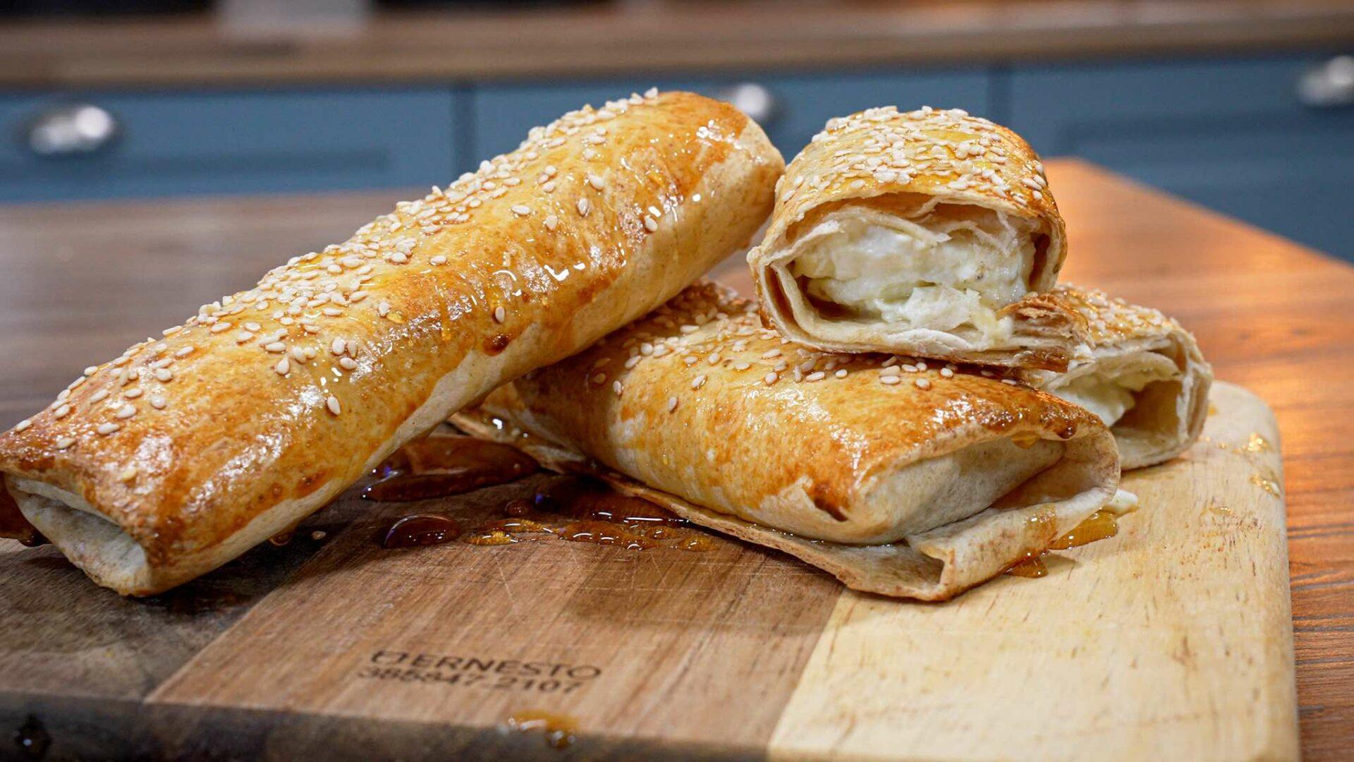 τυρόπιτα-σε-ρολό-με-τορτίγιες-συνταγή- τυρόπιτα-σε-ρολό-με-τορτίγιες-συνταγή-