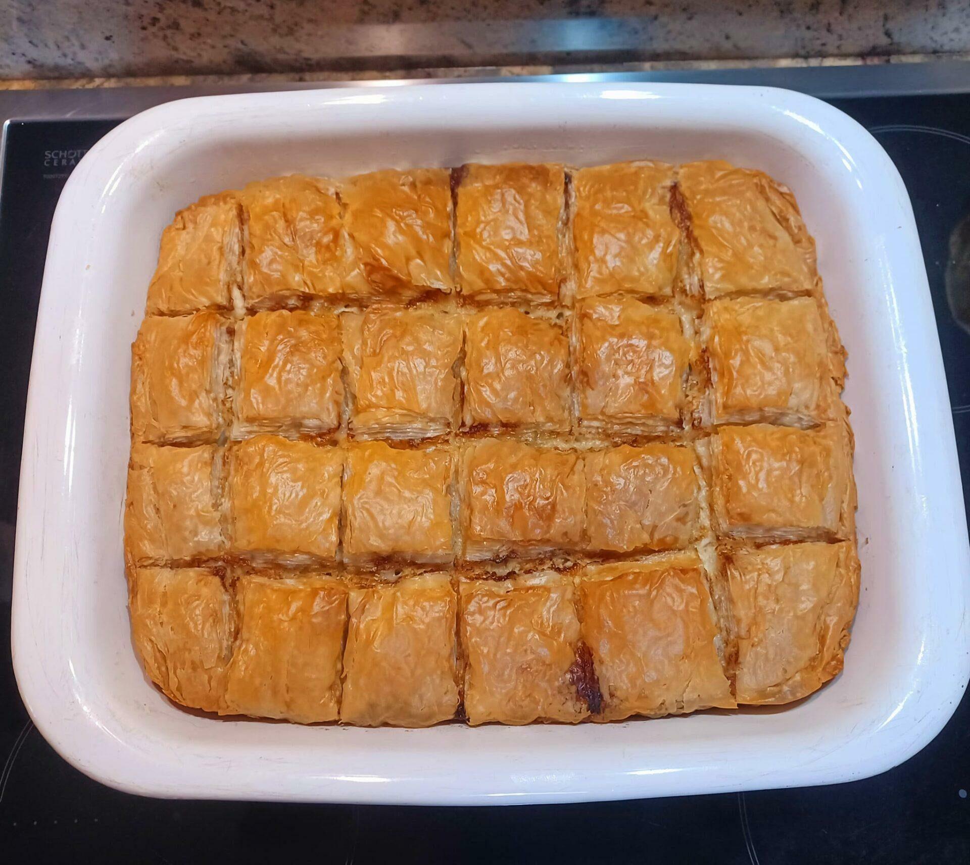 κοτόπιτα-με-ροκφόρ-συνταγή- κοτόπιτα-με-ροκφόρ-συνταγή-