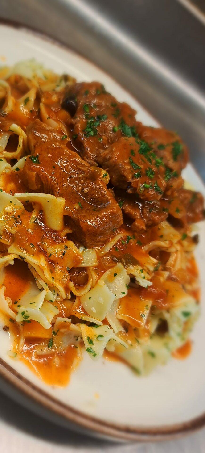 Μοσχαράκι-κοκκινιστό-με χυλοπίτες-συνταγή- Μοσχαράκι-κοκκινιστό-με χυλοπίτες-συνταγή-