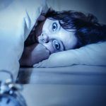 Ξυπνάτε ξαφνικά την νύχτα και δεν ξανακοιμάστε: Τι δεν πρέπει να κάνετε ποτέ