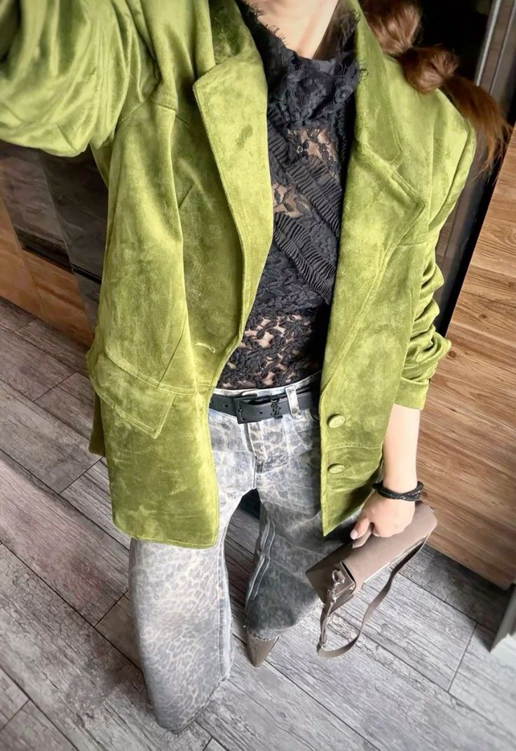 Suede jackets: 15 ιδέες για να συνδυάσεις την απόλυτη τάση του Φετινού Χειμώνα 10 Suede jackets: 14+1ιδέες για να συνδυάσεις την απόλυτη τάση του Φετινού Χειμώνα