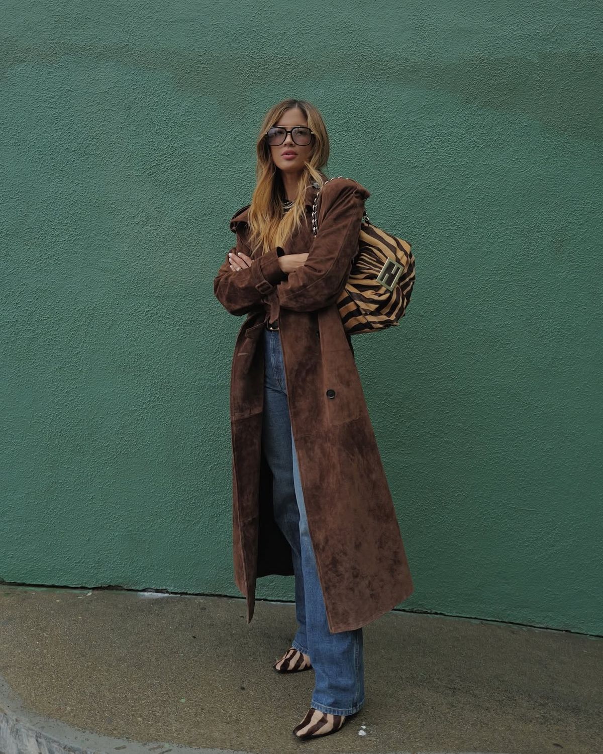Suede jackets: 15 ιδέες για να συνδυάσεις την απόλυτη τάση του Φετινού Χειμώνα 12 Suede jackets: 14+1ιδέες για να συνδυάσεις την απόλυτη τάση του Φετινού Χειμώνα