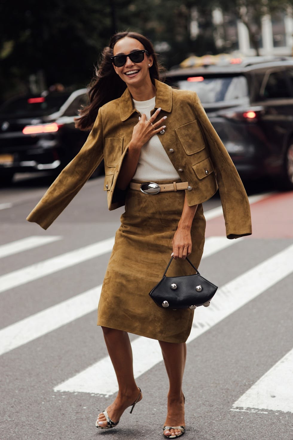 Suede jackets: 15 ιδέες για να συνδυάσεις την απόλυτη τάση του Φετινού Χειμώνα 14 Suede jackets: 14+1ιδέες για να συνδυάσεις την απόλυτη τάση του Φετινού Χειμώνα