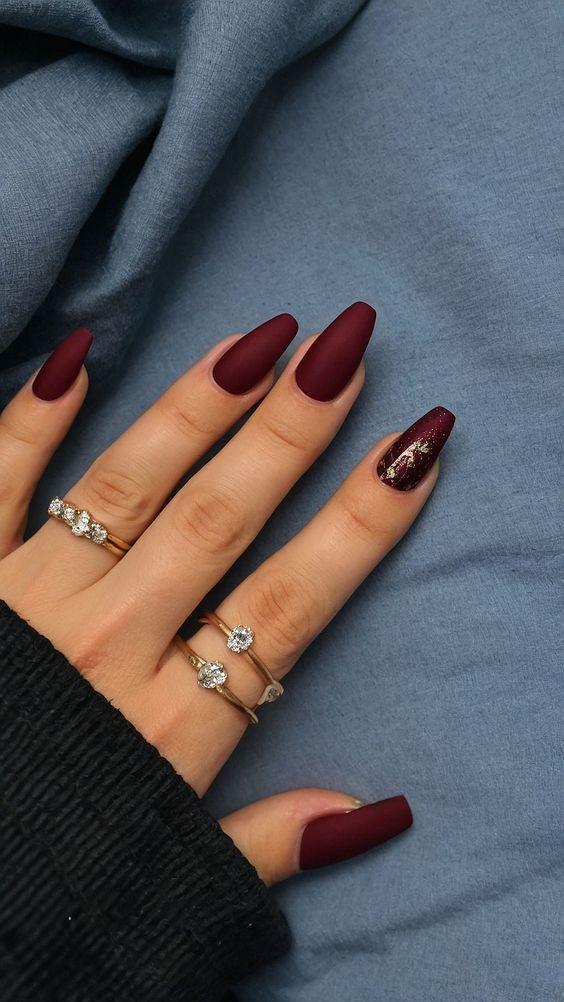 Red wine nails: 12+3 ιδέες με την κορυφαία τάση της σεζόν 2024-2025 στα νύχια Red wine nails: 12+3 ιδέες με την κορυφαία τάση της σεζόν 2024-2025 στα νύχια