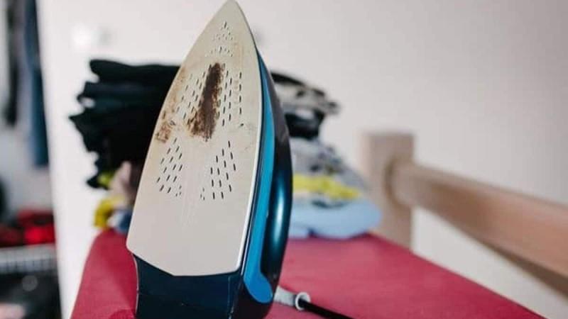 Βρόμικο-σίδερο-ατμού-Με-λεμόνι-ξύδι-μαγειρική-σόδα-θα-μοιάζει-με-καινούργιο Βρόμικο-σίδερο-ατμού-Με-λεμόνι-ξύδι-μαγειρική-σόδα-θα-μοιάζει-με-καινούργιο