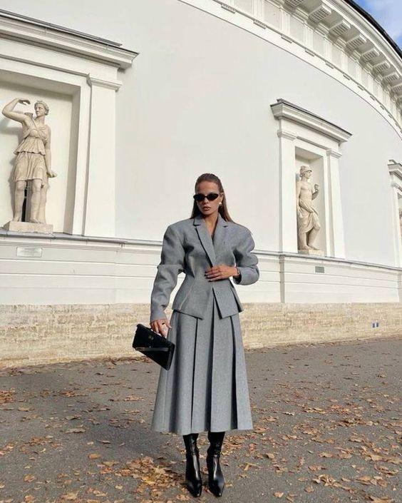 Το γκρι είναι το νέο must χρώμα στα ρούχα: 14+1 ιδέες για γυναικείο ντύσιμο Το γκρι είναι το νέο must χρώμα στα ρούχα: 14+1 ιδέες για γυναικείο ντύσιμο