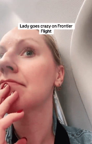 γυναίκα-απαίτησε-να-γυρίσει-πίσω-το-αεροπλάνο-επειδή-ξέχασε-το-κινητό-της- γυναίκα-απαίτησε-να-γυρίσει-πίσω-το-αεροπλάνο-επειδή-ξέχασε-το-κινητό-της-