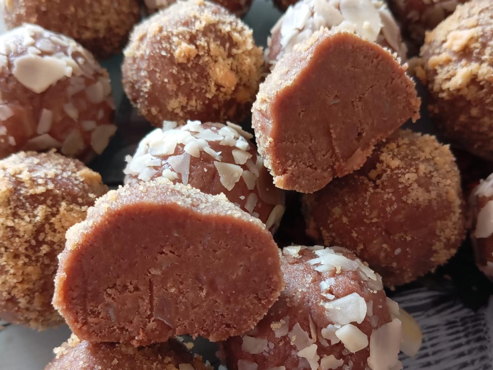 Σοκολατένια τρουφάκια χωρίς ζάχαρη με γιαούρτι