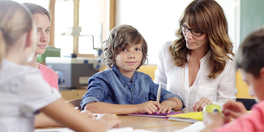 η-δασκάλα-του-παιδιού-δεν-αφήνει-το-παιδί-να-φοράει-μάρκες-για-να-μη-ζηλεύουν-τα-άλλα- η-δασκάλα-του-παιδιού-δεν-αφήνει-το-παιδί-να-φοράει-μάρκες-για-να-μη-ζηλεύουν-τα-άλλα-