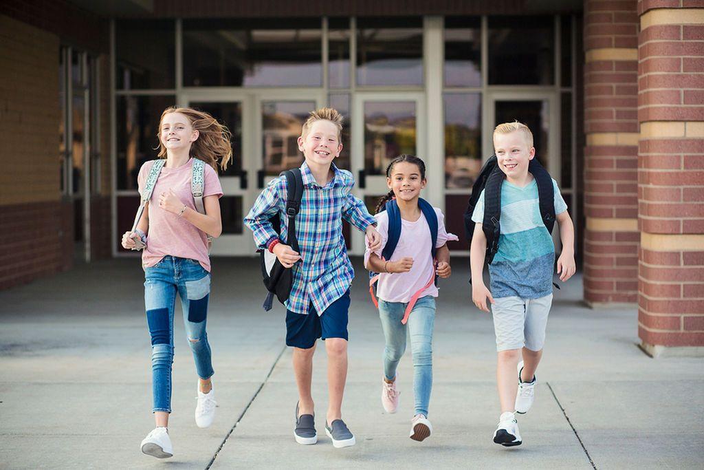 η-δασκάλα-του-παιδιού-δεν-αφήνει-το-παιδί-να-φοράει-μάρκες-για-να-μη-ζηλεύουν-τα-άλλα- η-δασκάλα-του-παιδιού-δεν-αφήνει-το-παιδί-να-φοράει-μάρκες-για-να-μη-ζηλεύουν-τα-άλλα-