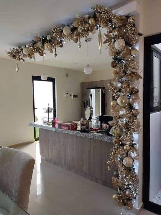 μεταλλικά χρώματα-στη-Χριστουγεννιάτικη-διακόσμηση-τάσεις 2024-2025-Χριστούγεννα-ιδέες- μεταλλικά χρώματα-στη-Χριστουγεννιάτικη-διακόσμηση-τάσεις 2024-2025-Χριστούγεννα-ιδέες-