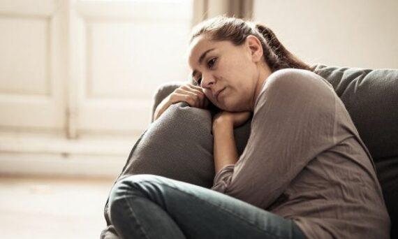 Είμαι ερωτευμένη με άλλον αλλά δεν θέλω να χωρίσω για να μη μείνω στους 5 δρόμους