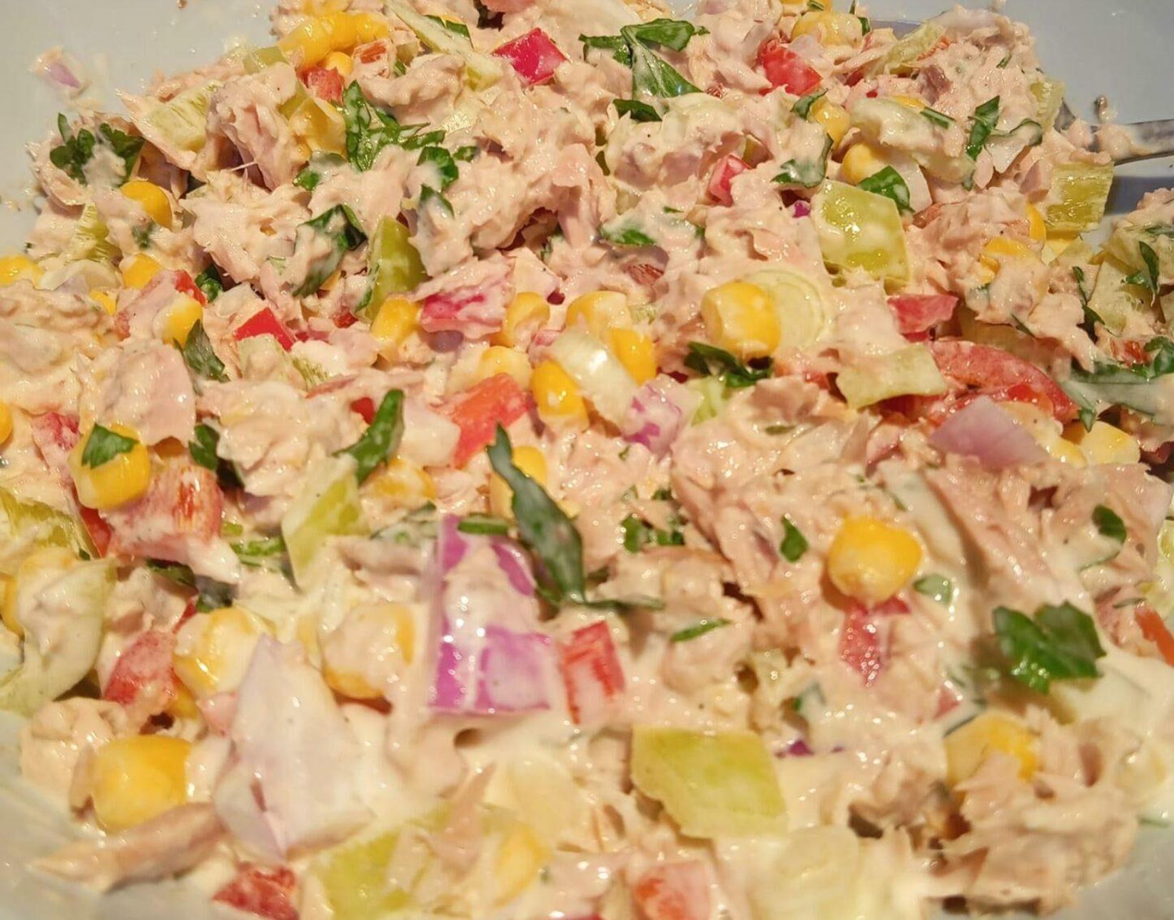 Λαχταριστή τονοσαλάτα με πιπεριές και μαγιονέζα