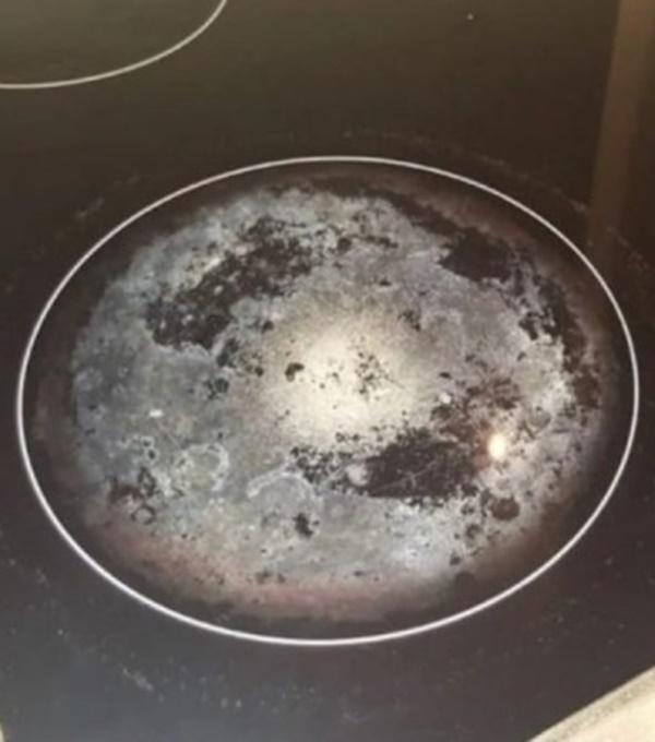 καθάρισε-τις-κεραμικές εστίες-με-μαγειρική σόδα-και-λεμόνι- καθάρισε-τις-κεραμικές εστίες-με-μαγειρική σόδα-και-λεμόνι-