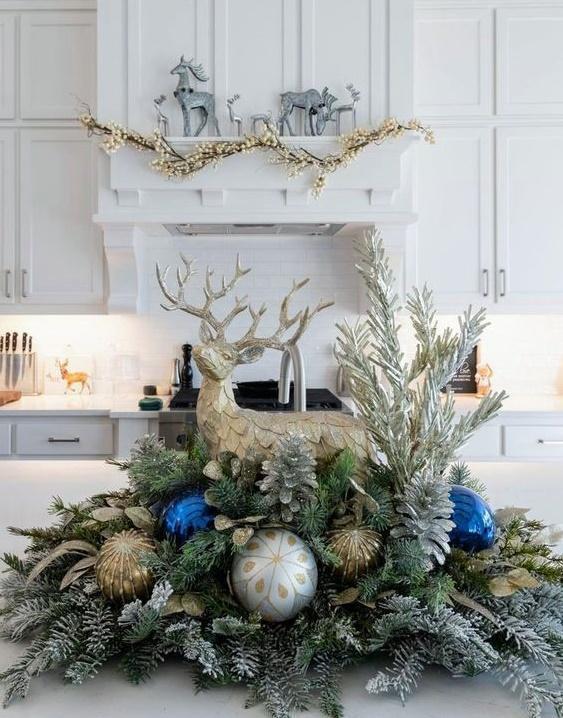 Χριστούγεννα 2024: 16+1 ιδέες για Χριστουγεννιάτικη διακόσμηση σε Royal Blue για όλο το σπίτι Χριστούγεννα 2024: 16+1 ιδέες για Χριστουγεννιάτικη διακόσμηση σε Royal Blue για όλο το σπίτι