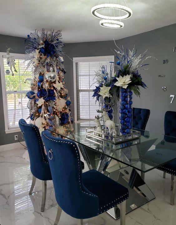 χριστουγεννιάτικο-δέντρο-σε-royal blue-με-χριστουγεννιάτικες γυάλες-ιδέες- χριστουγεννιάτικο-δέντρο-σε-royal blue-με-χριστουγεννιάτικες γυάλες-ιδέες-