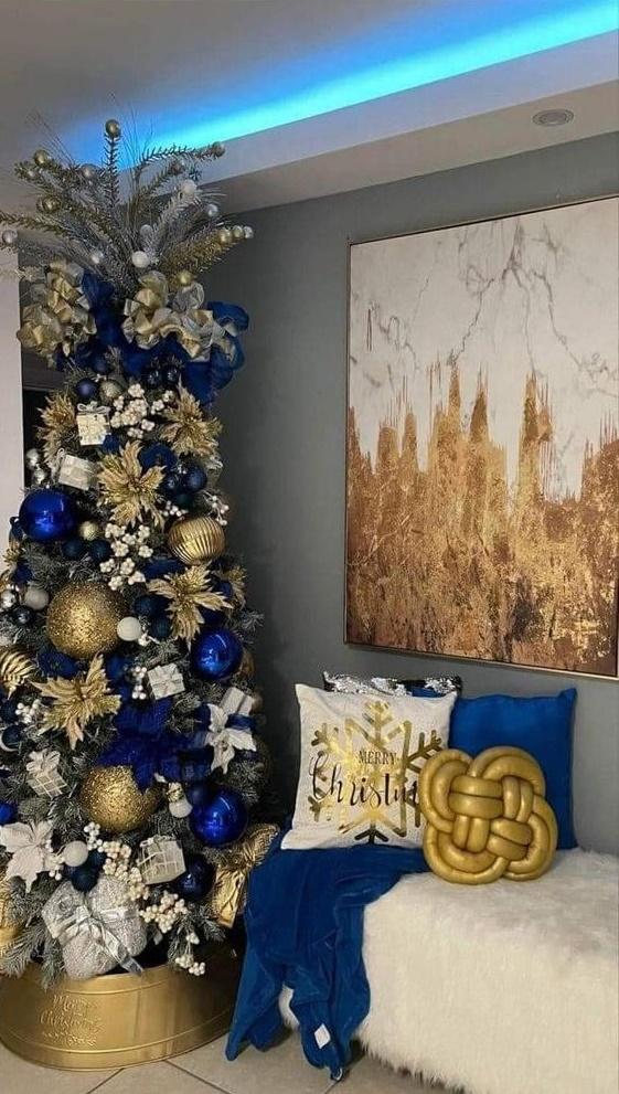 ιδέες-για-χριστουγεννιάτικη διακόσμηση-σε-royal blue-Χριστούγεννα 2024- ιδέες-για-χριστουγεννιάτικη διακόσμηση-σε-royal blue-Χριστούγεννα 2024-