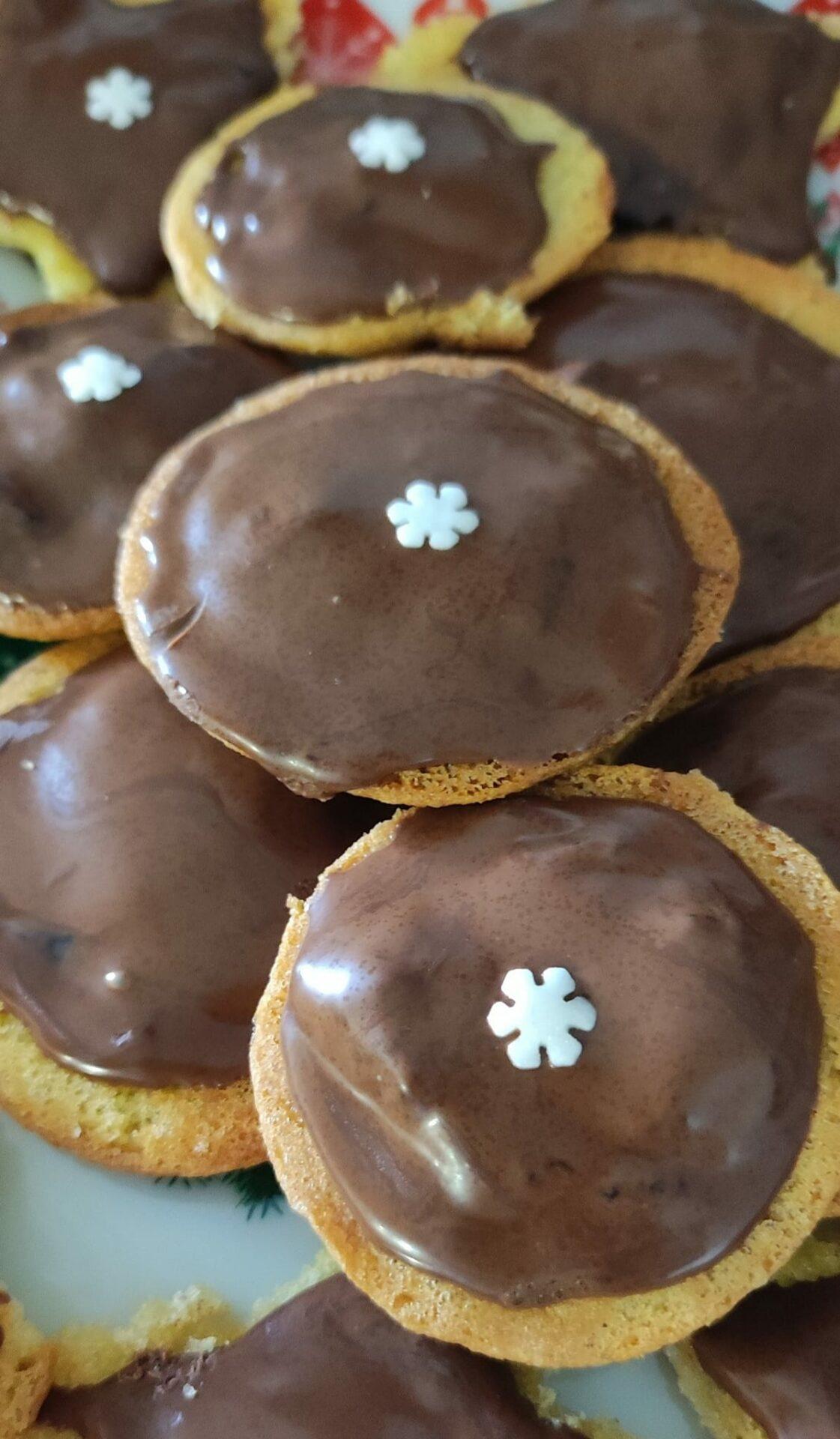 χριστουγεννιάτικα-μπισκότα-με-μαρμελάδα-και-σοκολάτα-συνταγή- χριστουγεννιάτικα-μπισκότα-με-μαρμελάδα-και-σοκολάτα-συνταγή-