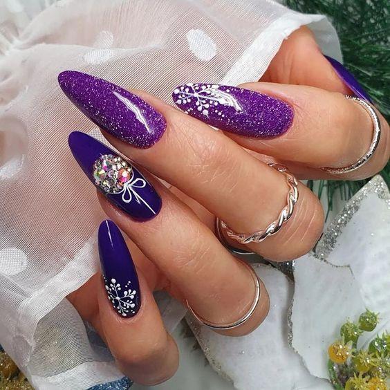 χριστουγεννιάτικο-μανικιούρ-σε-μοβ-χριστουγεννιάτικες τάσεις-στα-νύχια-ιδέες- χριστουγεννιάτικο-μανικιούρ-σε-μοβ-χριστουγεννιάτικες τάσεις-στα-νύχια-ιδέες-