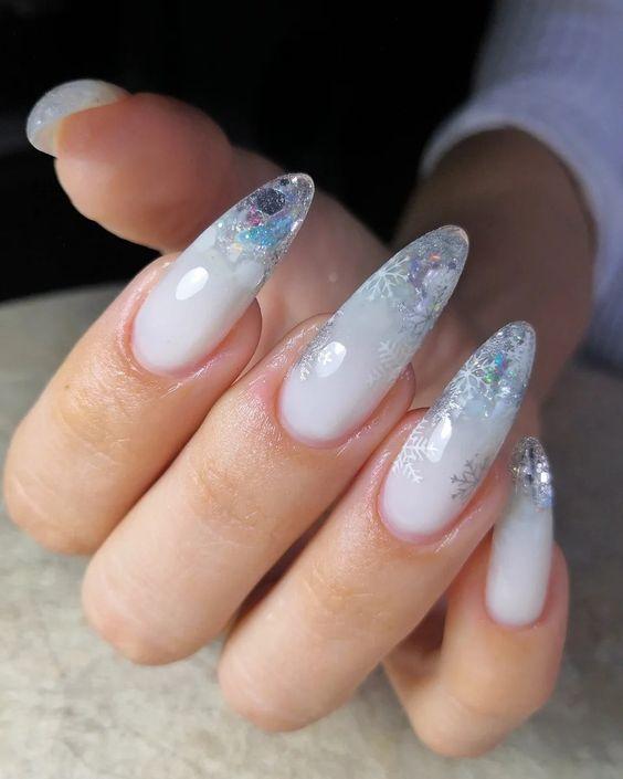 χριστουγεννιάτικο-μανικιούρ-σε-λευκό-χριστουγεννιάτικες τάσεις-στα-νύχια-ιδέες- χριστουγεννιάτικο-μανικιούρ-σε-λευκό-χριστουγεννιάτικες τάσεις-στα-νύχια-ιδέες-