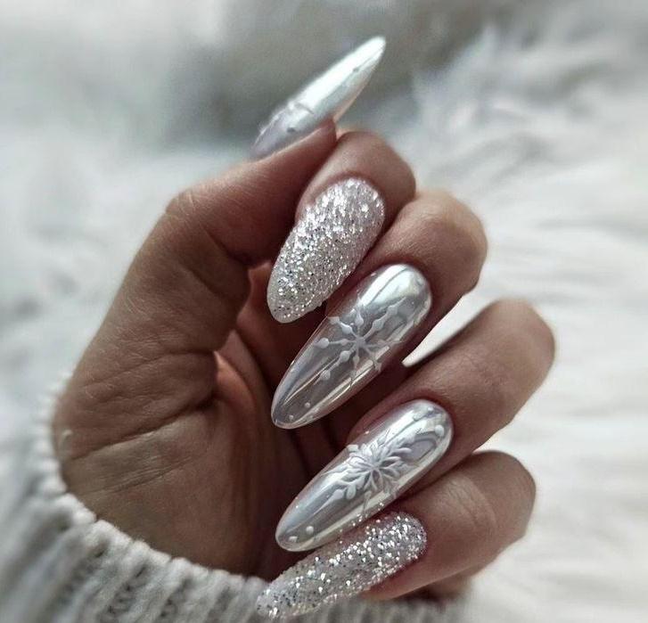 χριστουγεννιάτικο-μανικιούρ-σε-λευκό-χριστουγεννιάτικες τάσεις-στα-νύχια-ιδέες- χριστουγεννιάτικο-μανικιούρ-σε-λευκό-χριστουγεννιάτικες τάσεις-στα-νύχια-ιδέες-