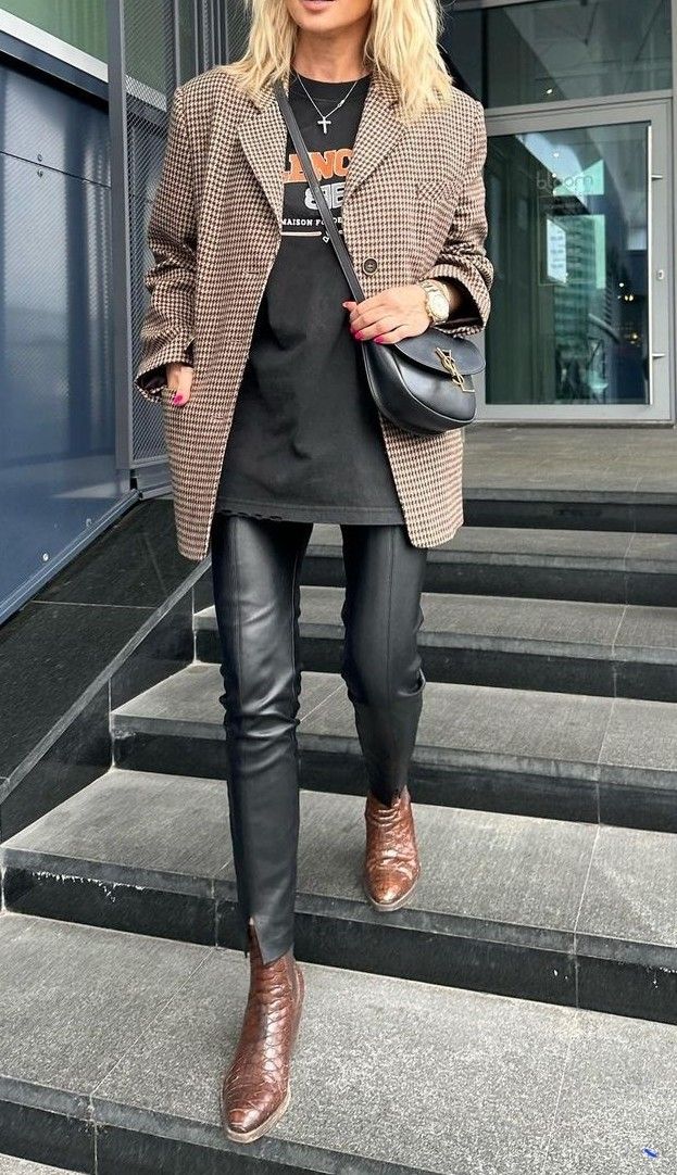 Leather ντύσιμο τον Χειμώνα 2026-2027: Η Νο1 τάση και ιδέες για κάθε περίσταση 4 Leather ντύσιμο τον Χειμώνα 2024-2025: Η Νο1 τάση και ιδέες για κάθε περίσταση