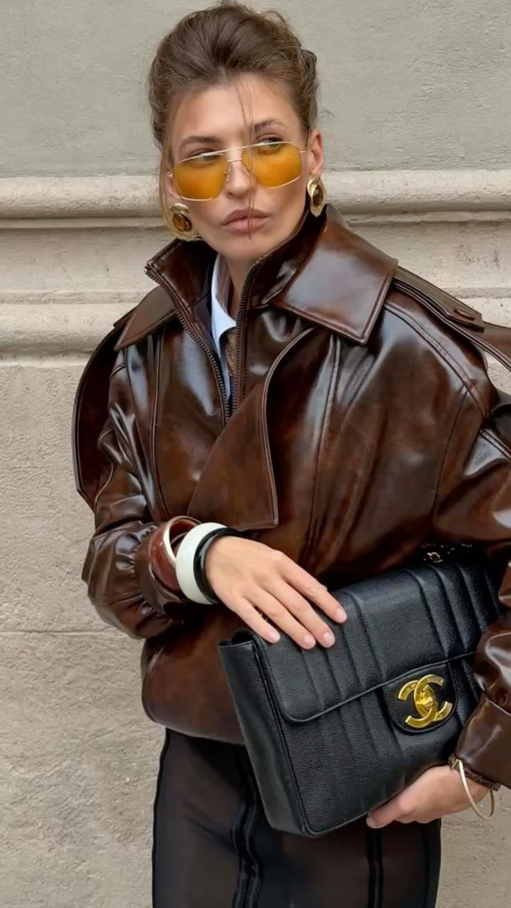Leather ντύσιμο τον Χειμώνα 2026-2027: Η Νο1 τάση και ιδέες για κάθε περίσταση 21 Leather ντύσιμο τον Χειμώνα 2024-2025: Η Νο1 τάση και ιδέες για κάθε περίσταση
