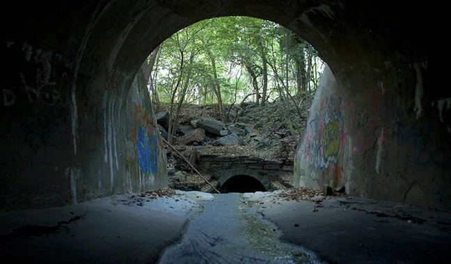 Πύλες του κάτω κόσμου: Οι 9+1 είσοδοι στον κόσμο των νεκρών