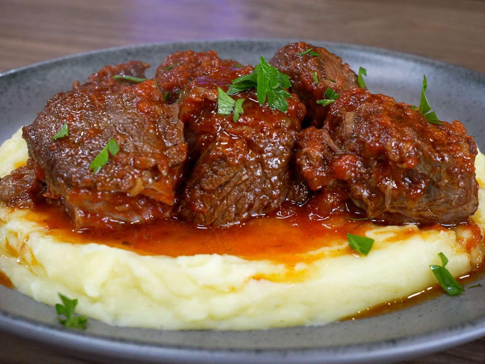 Κοκκινιστό μοσχάρι με τα μυστικά της γιαγιάς