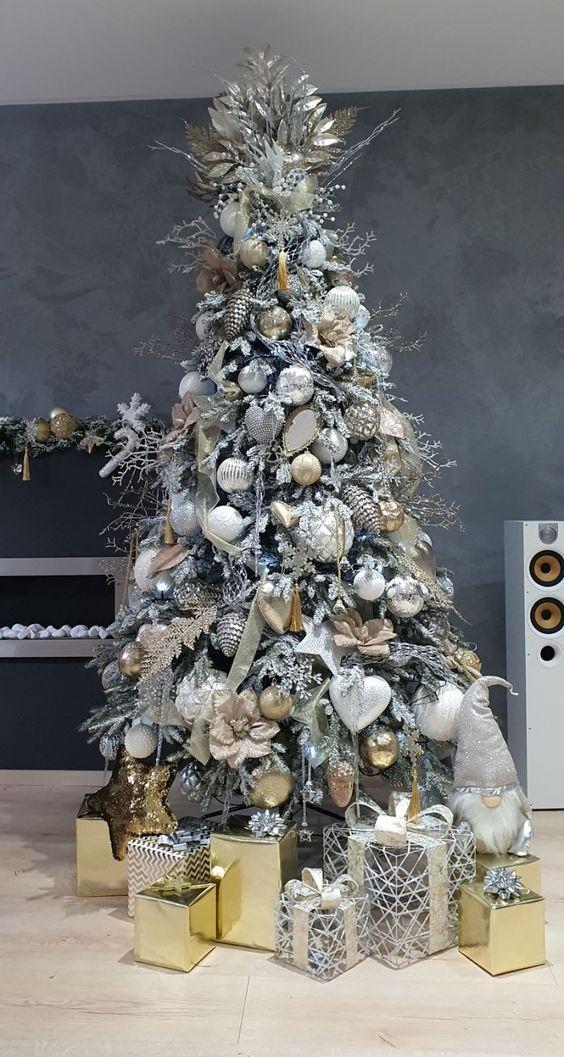 μεταλλικά χρώματα-TikTok trends-στο-Χριστουγεννιάτικο δέντρο-Χριστούγεννα 2024-ιδέες- μεταλλικά χρώματα-TikTok trends-στο-Χριστουγεννιάτικο δέντρο-Χριστούγεννα 2024-ιδέες-