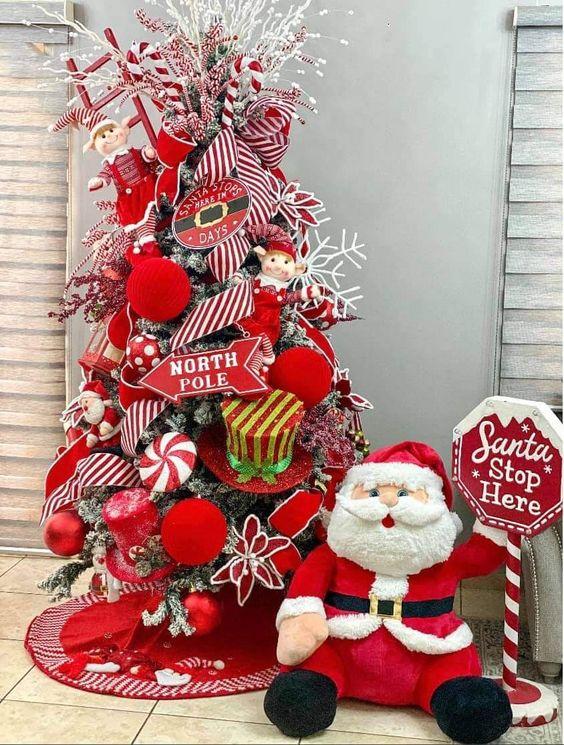 κόκκινο-και-λευκό-TikTok trends-στο-Χριστουγεννιάτικο δέντρο-Χριστούγεννα 2024-ιδέες- κόκκινο-και-λευκό-TikTok trends-στο-Χριστουγεννιάτικο δέντρο-Χριστούγεννα 2024-ιδέες-