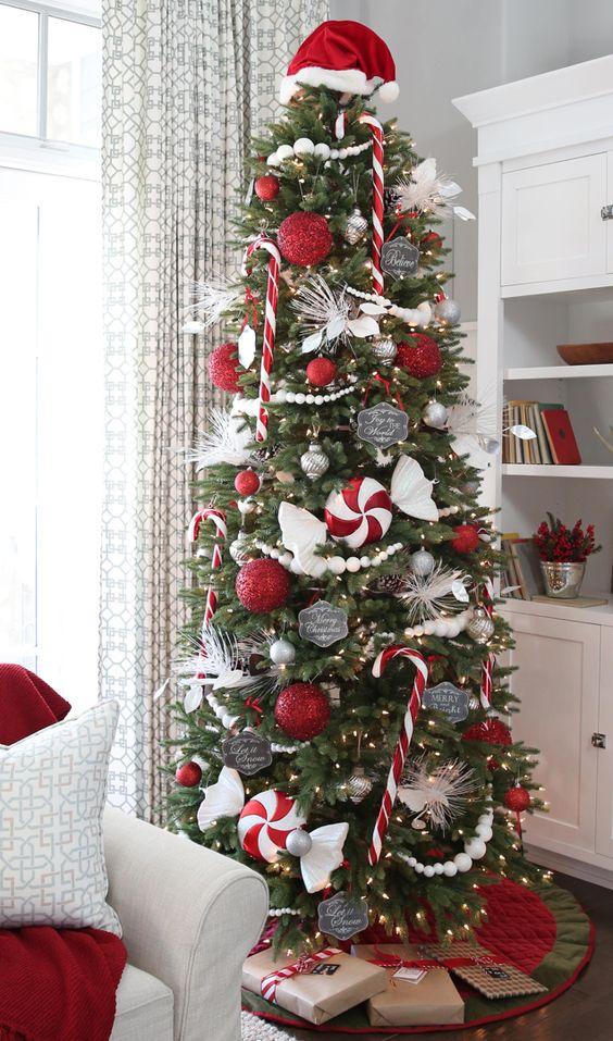 κόκκινο-και-λευκό-TikTok trends-στο-Χριστουγεννιάτικο δέντρο-Χριστούγεννα 2024-ιδέες- κόκκινο-και-λευκό-TikTok trends-στο-Χριστουγεννιάτικο δέντρο-Χριστούγεννα 2024-ιδέες-