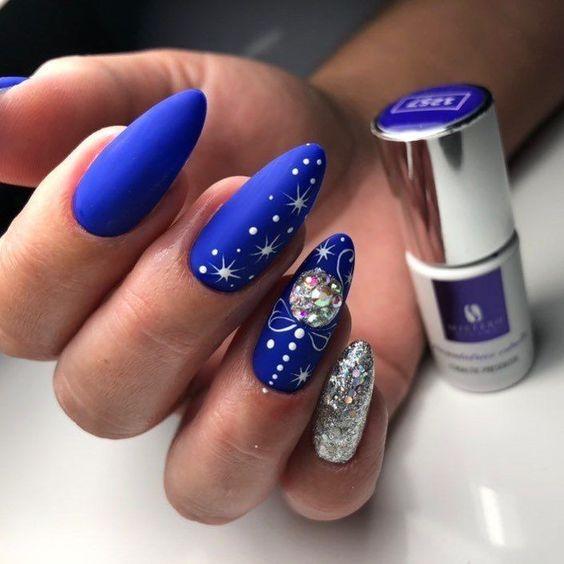 μπλε-χριστουγεννιάτικα νύχια-TikTok nails-trends-Χριστούγεννα 2024-ιδέες- μπλε-χριστουγεννιάτικα νύχια-TikTok nails-trends-Χριστούγεννα 2024-ιδέες-