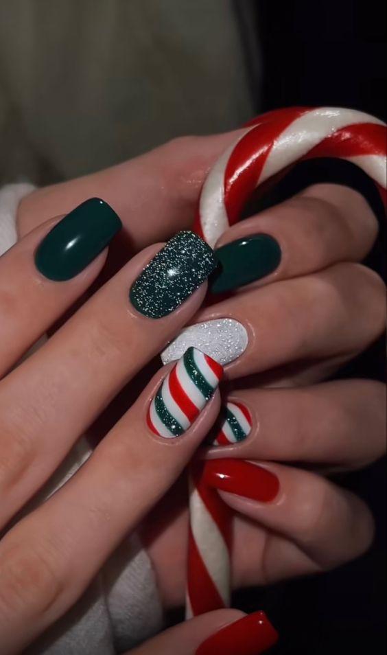 πράσινα-χριστουγεννιάτικα νύχια-TikTok nails-trends-Χριστούγεννα 2024-ιδέες- πράσινα-χριστουγεννιάτικα νύχια-TikTok nails-trends-Χριστούγεννα 2024-ιδέες-