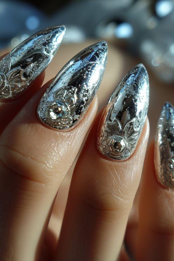 metallic nails-χριστουγεννιάτικα νύχια-TikTok nails-trends-Χριστούγεννα 2024-ιδέες- metallic nails-χριστουγεννιάτικα νύχια-TikTok nails-trends-Χριστούγεννα 2024-ιδέες-