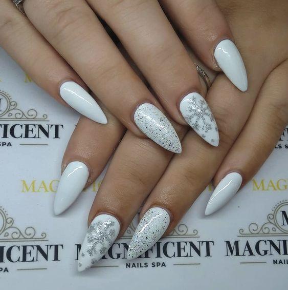 άσπρα-χριστουγεννιάτικα νύχια-TikTok nails-trends-Χριστούγεννα 2024-ιδέες- άσπρα-χριστουγεννιάτικα νύχια-TikTok nails-trends-Χριστούγεννα 2024-ιδέες-