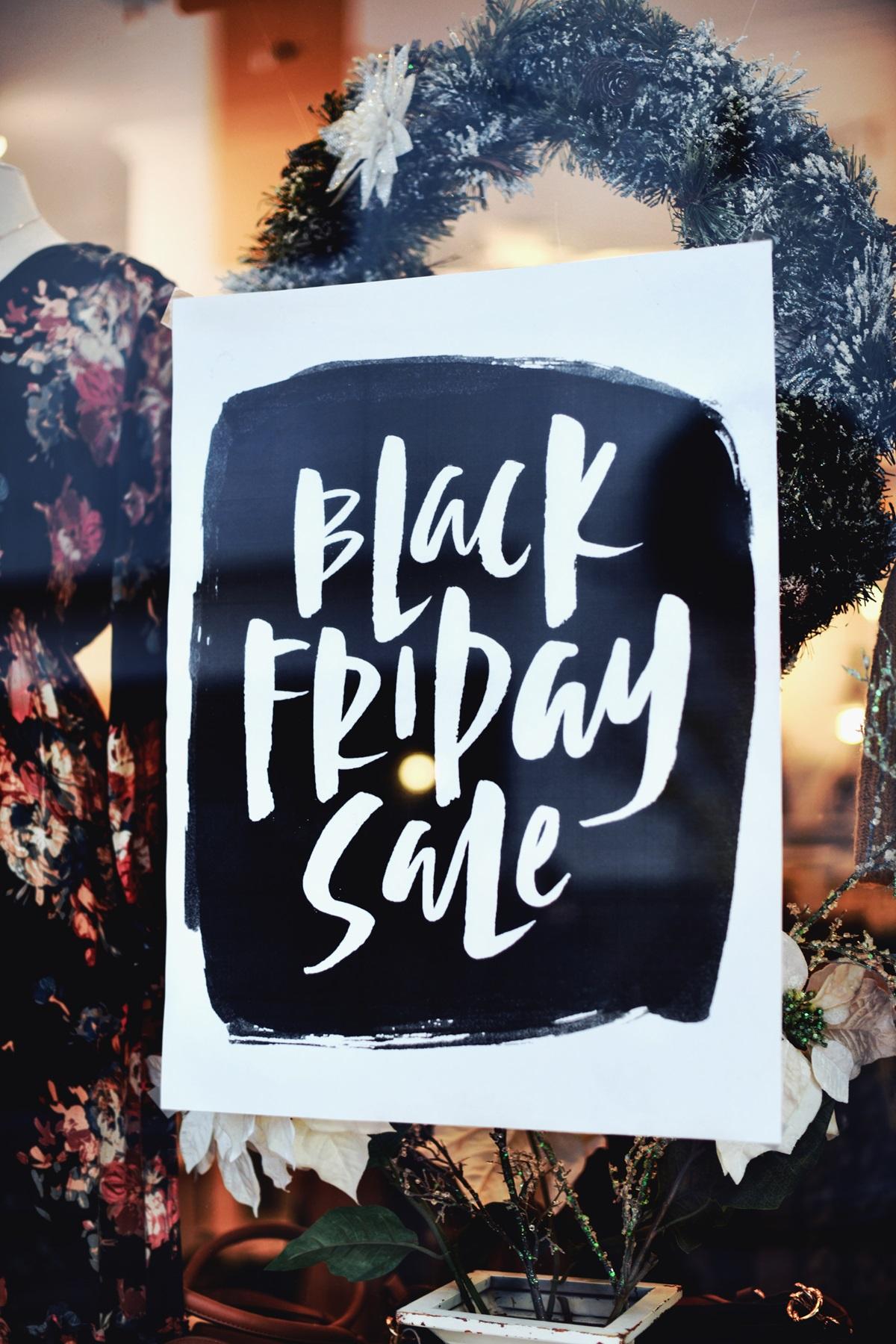 Black Friday: Όλη η αλήθεια πίσω από την σημαντικότερη μέρα εκπτώσεων και το ένοχο παρελθόν της