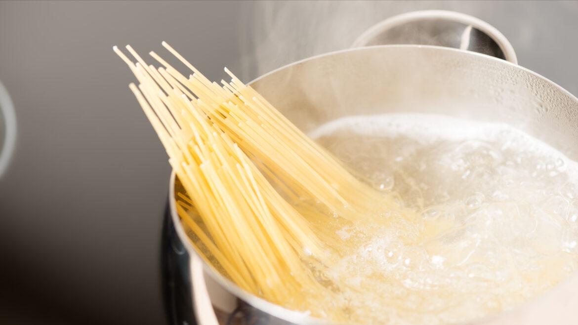Το κόλπο με τα μακαρόνια που θα κάνει τα γαριασμένα σας σεμεδάκια σα καινούργια