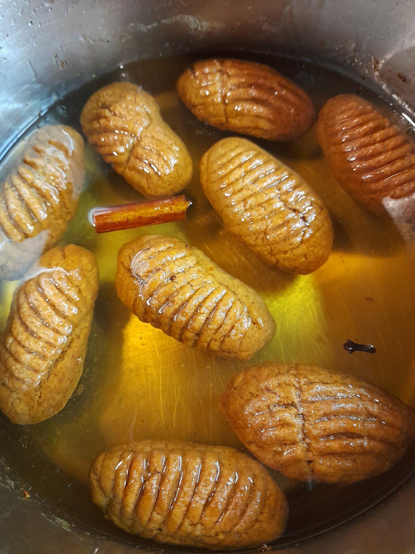 μελομακάρονα-με-σοκολάτα-2024-συνταγή- μελομακάρονα-με-σοκολάτα-2024-συνταγή-