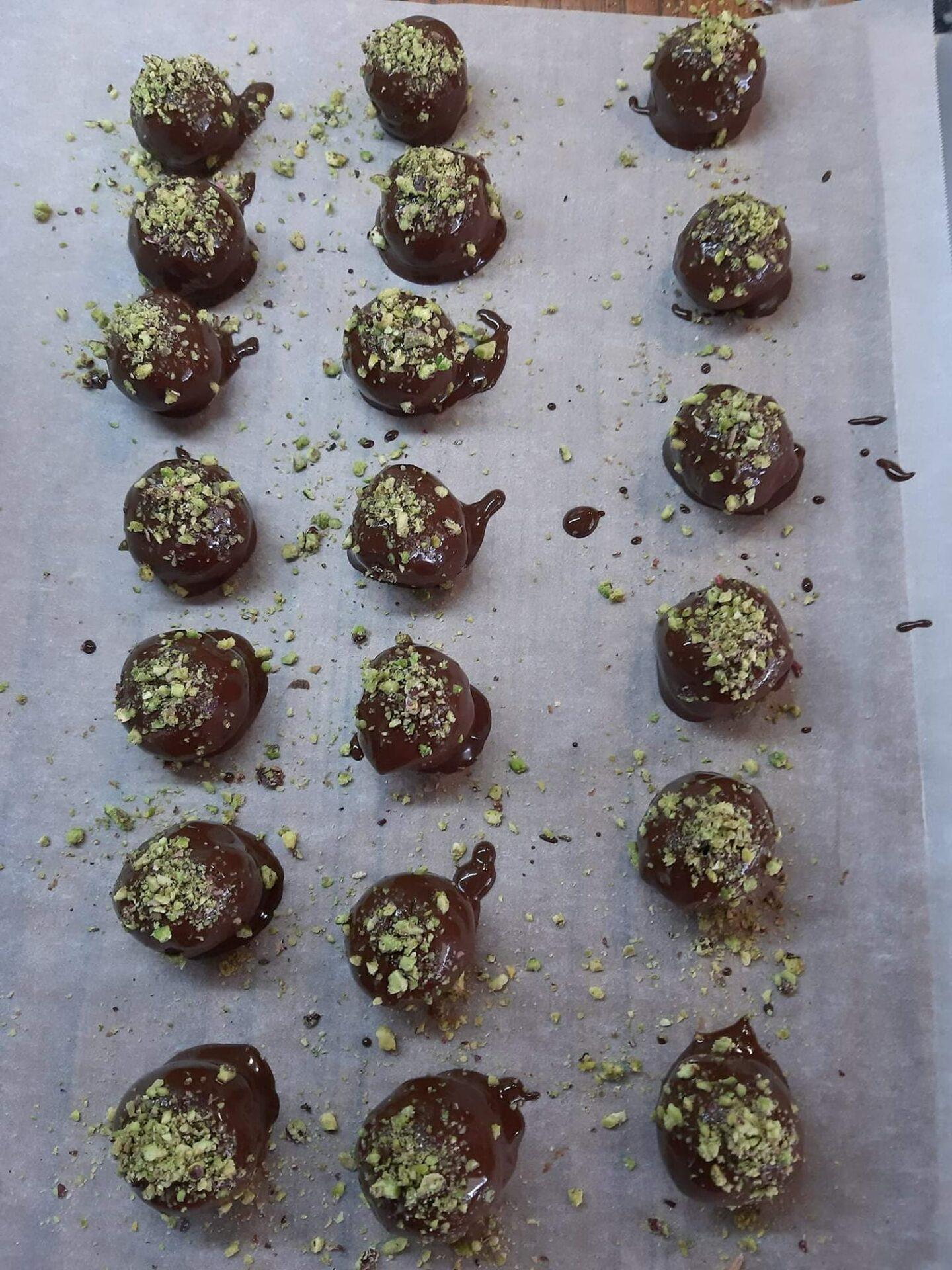 γιορτινά-σοκολατάκια-με-παστέλι-συνταγή- γιορτινά-σοκολατάκια-με-παστέλι-συνταγή-