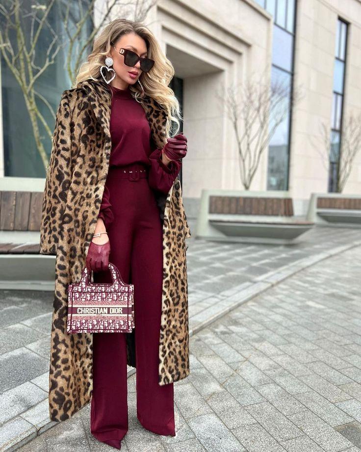 βουργουνδί-παντελόνα-με-μπλούζα-και-animal print-πανωφόρι-ιδέες- βουργουνδί-παντελόνα-με-μπλούζα-και-animal print-πανωφόρι-ιδέες-