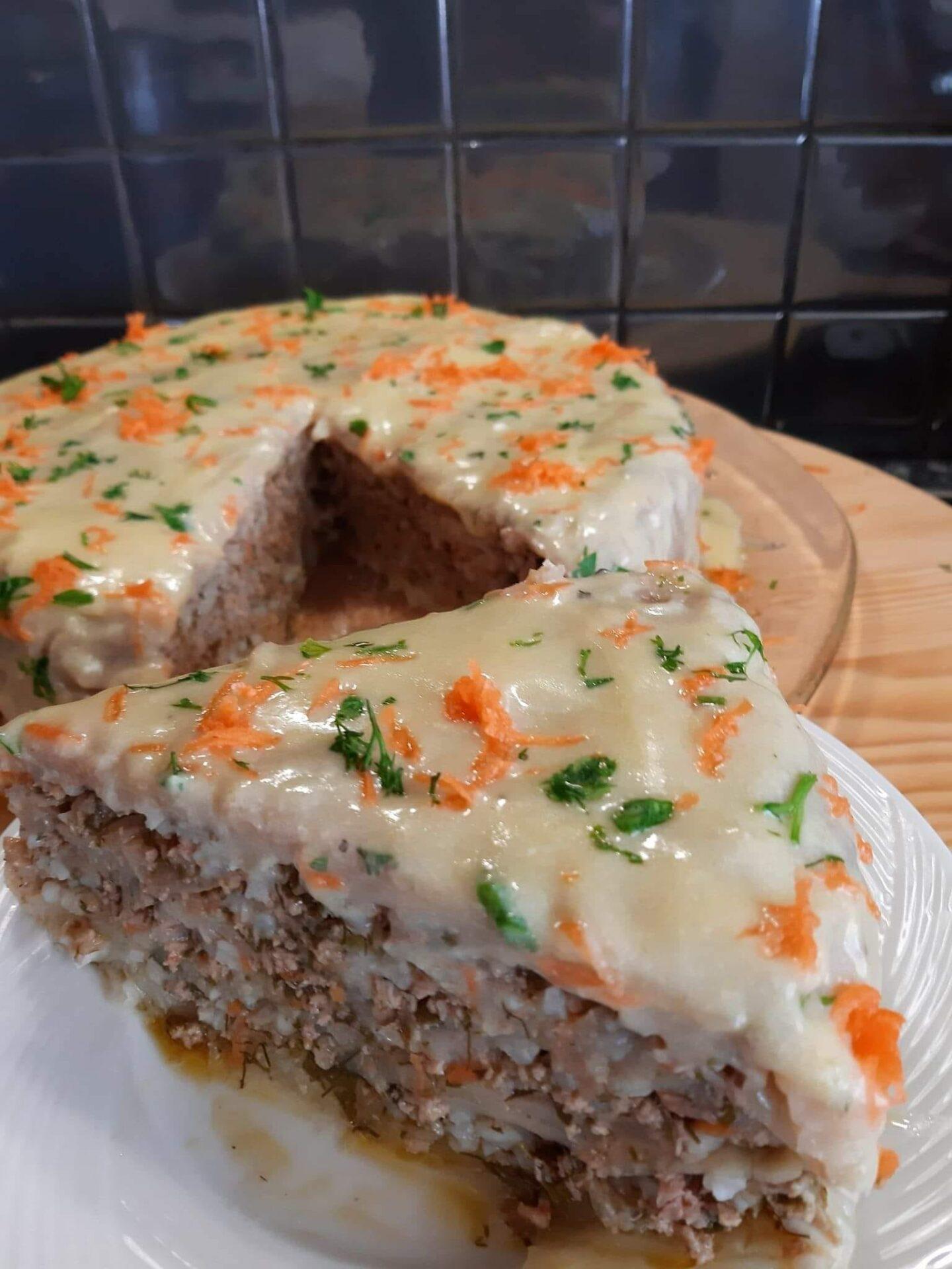 γιορτινή-αλμυρή τούρτα-με-λάχανο-και-κιμά-συνταγή- γιορτινή-αλμυρή τούρτα-με-λάχανο-και-κιμά-συνταγή-