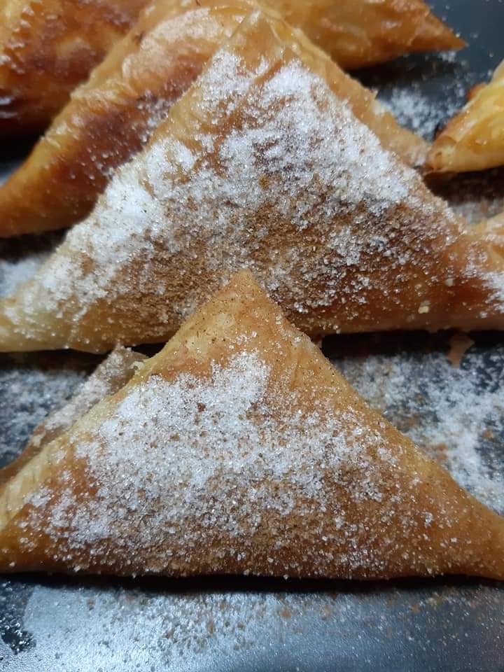 τυροπιτάκια-με-φύλλο κρούστας-και-μέλι-συνταγή- τυροπιτάκια-με-φύλλο κρούστας-και-μέλι-συνταγή-