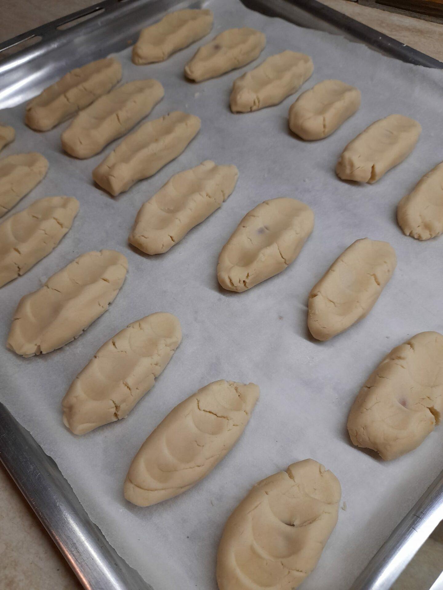 κουραμπιέδες-με-ολόκληρο αμύγδαλο-συνταγή- κουραμπιέδες-με-ολόκληρο αμύγδαλο-συνταγή-