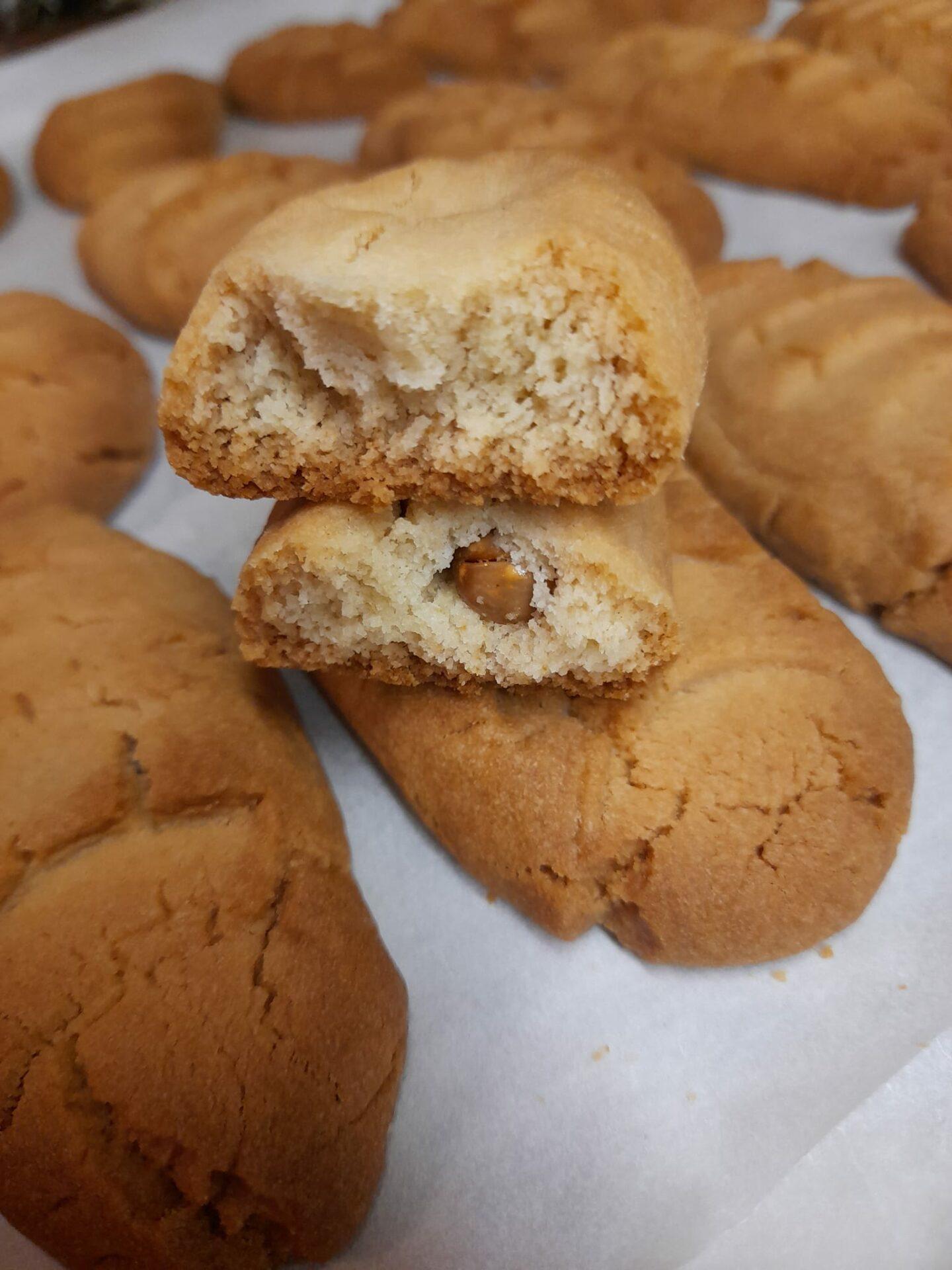 κουραμπιέδες-με-ολόκληρο αμύγδαλο-συνταγή- κουραμπιέδες-με-ολόκληρο αμύγδαλο-συνταγή-